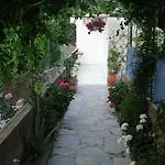 Kamares