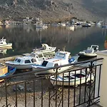 Kamares